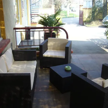 M Com... Guest house Chasse-sur-Rhone