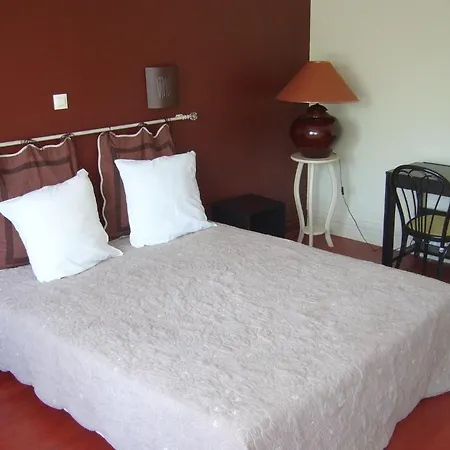 M Com... Guest house *